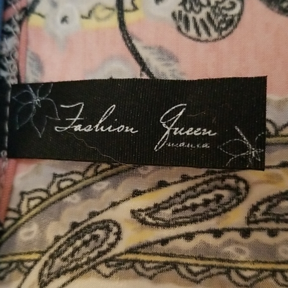 Plus  size 2x, Paisley polyester " Bell sleeve" top. - Picture 2 of 7